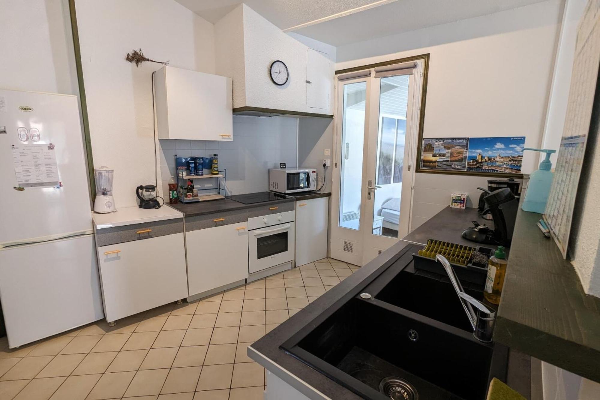 Spacious Nest With Terrace Near The Beach Saint-Hilaire-de-Talmont Eksteriør billede