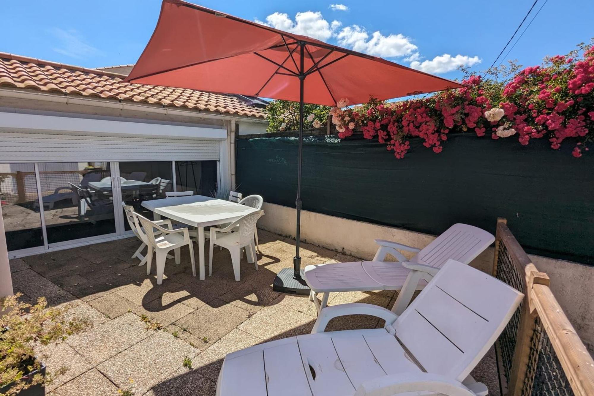 Spacious Nest With Terrace Near The Beach Saint-Hilaire-de-Talmont Eksteriør billede